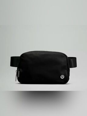Lululemon Everywhere Belt Bag
